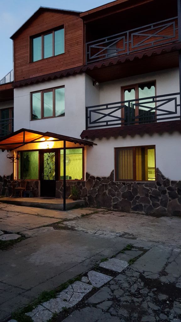Rent a cottage in Bakuriani near the forest