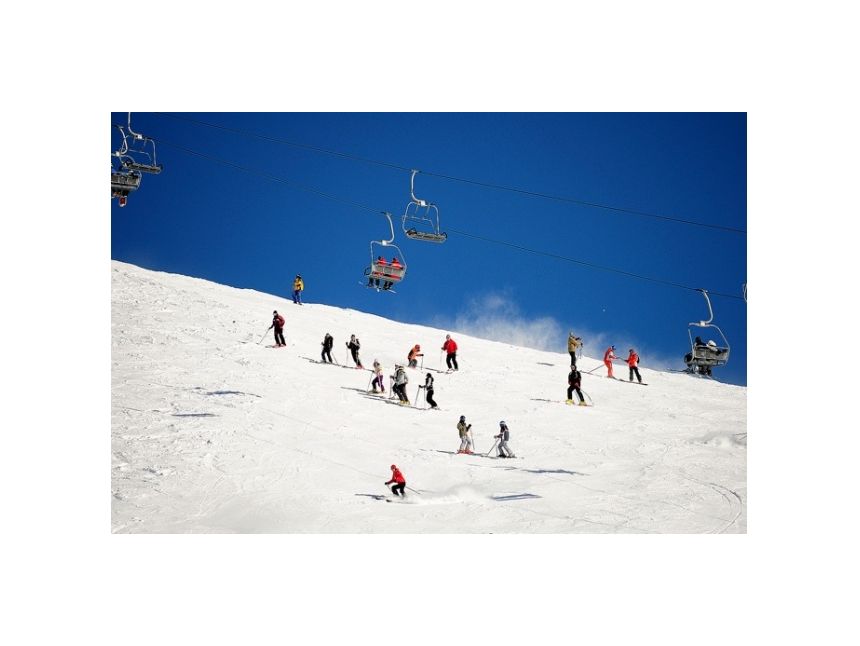 დეკემბერი  დღიანი ტური ბაკურიანში (კვება შესულია)