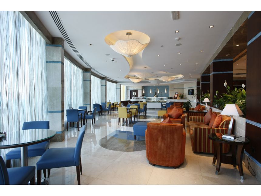 შეხვდით ვალენტინობას ფუჯეირაზე.