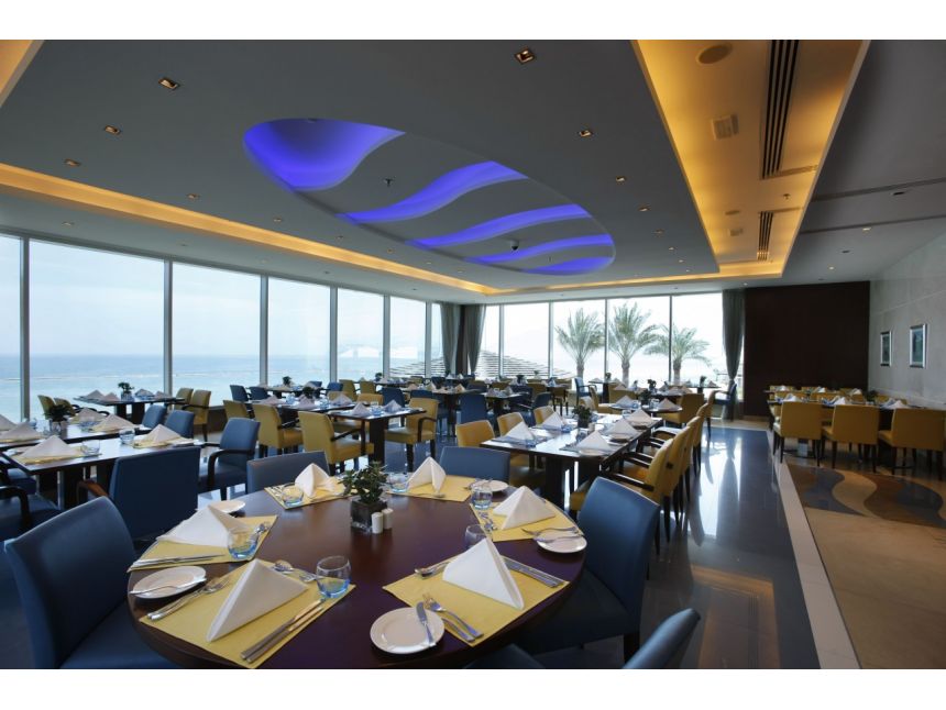 შეხვდით ვალენტინობას ფუჯეირაზე.