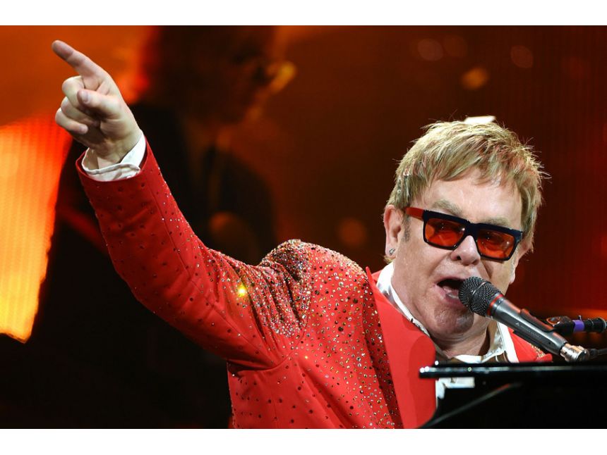 ნაადრევი ჯავშნები ELTON JOHN-ის კონცერტზე პრაღაში!