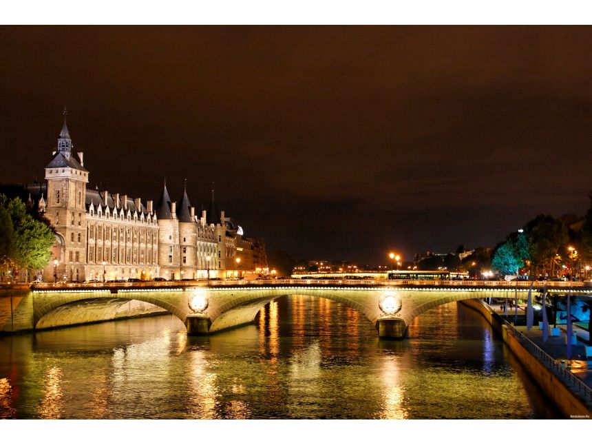 პარიზი. სტუდიოები, სასტუმროები,ექსკურსიები და სხვა მომსახურებები.