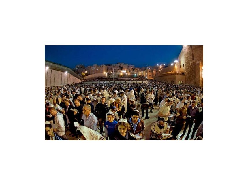 იზეიმეთ აღდგომი ბრწყინვალე დღესასწაული წმ. მიწაზე -