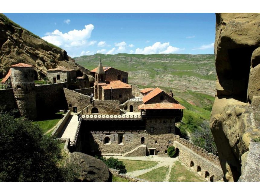 Однодневный тур в Давидо-Гареджийский монастырский комплекс и  монастырь Ниноцминды 28 Февраля