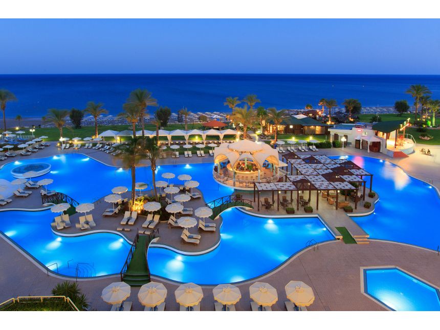 ახალი ხმელთაშუა SPA კურორტი კასანდრას ნახევარკუნძულზე.