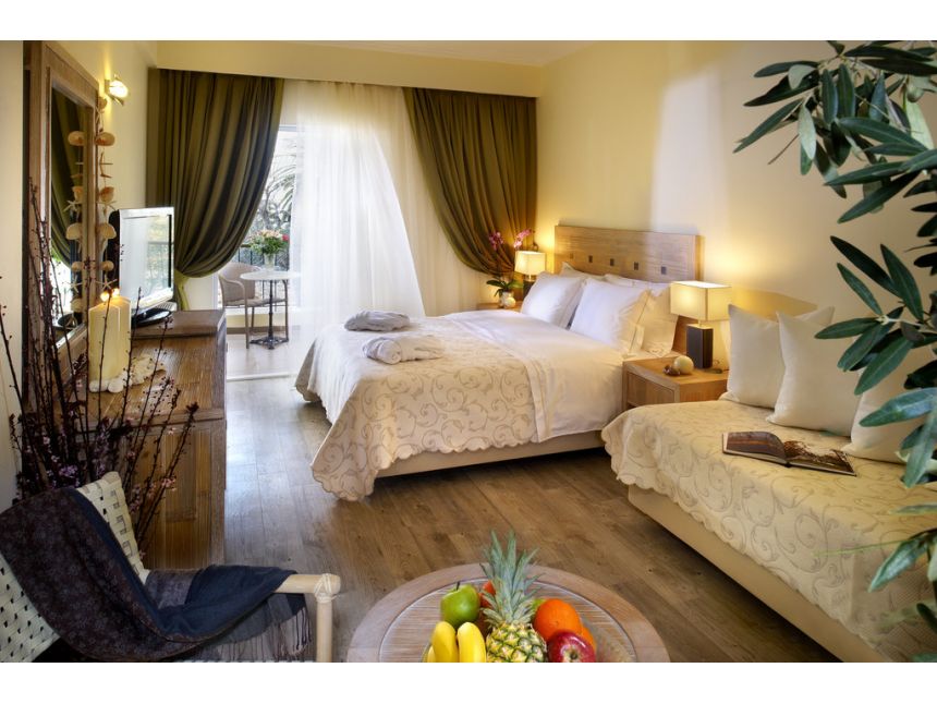 ახალი ხმელთაშუა SPA კურორტი კასანდრას ნახევარკუნძულზე.