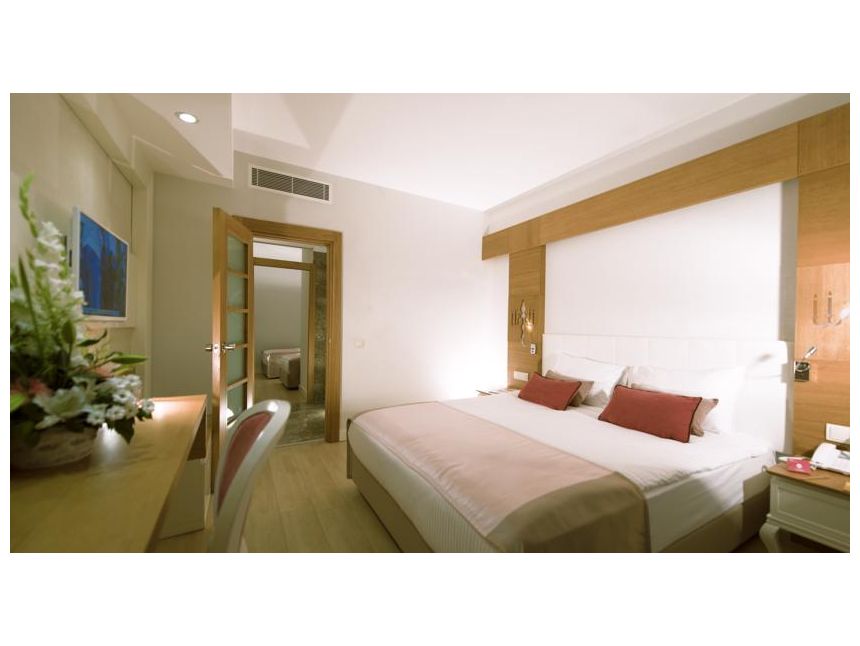 მაისის პირველ ჩარტერულ რეისზე ანტალიის მიმართულებით გთავაზობთ ექსკლუზიურ ფასებს