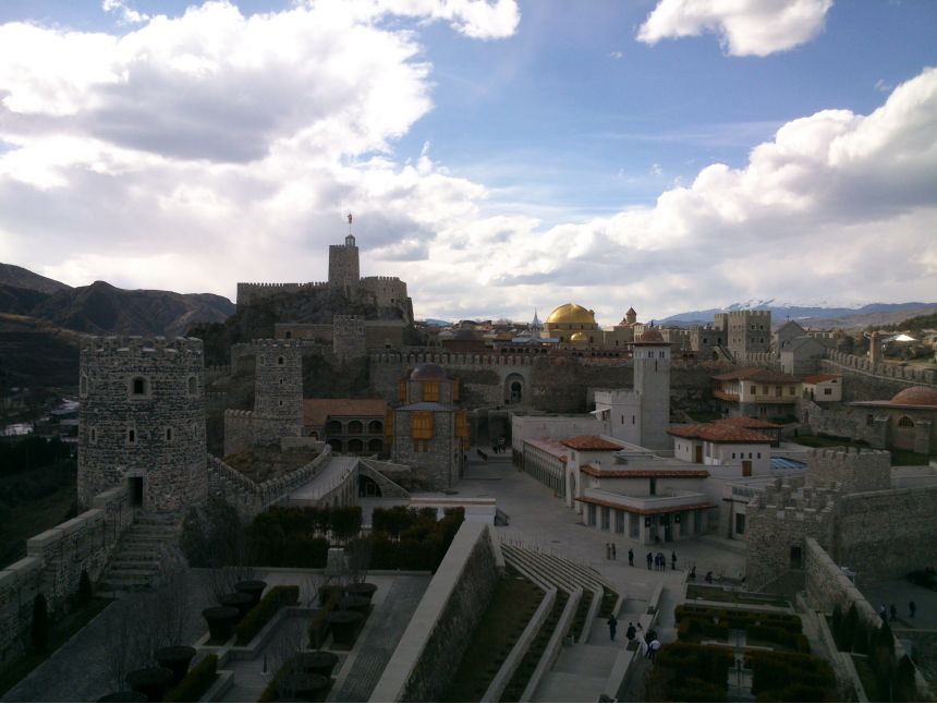 აპრილი რაბათის ციხე, მწვანე მონსატერი, სერაფიმ საროველის ლავრა