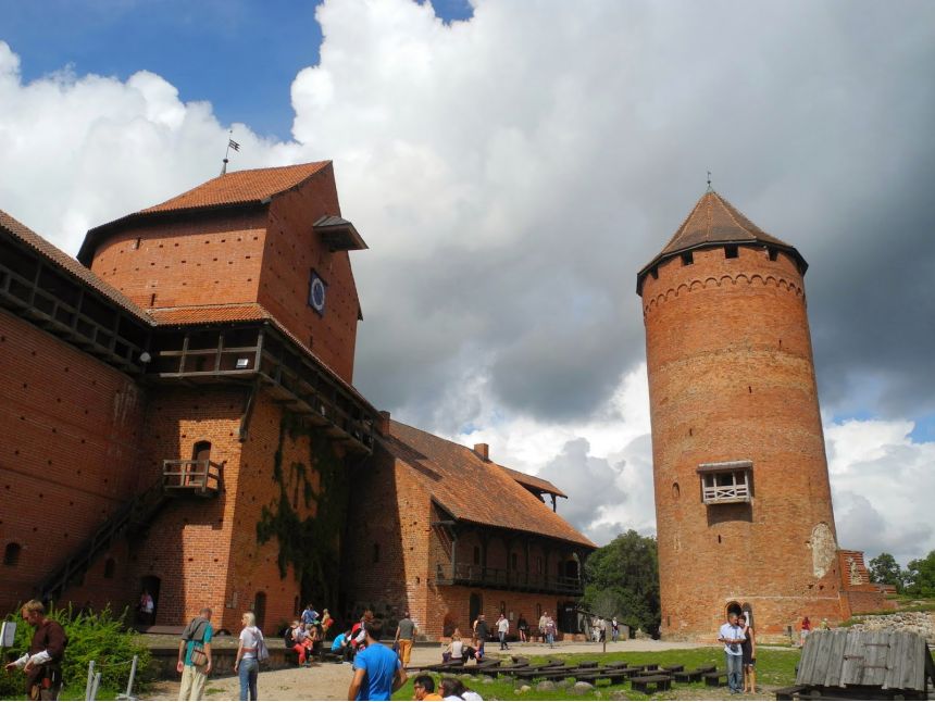 მოინახულეთ ბალტიისპირეთის ულამაზესი სასახლეები. სამი ქვეყანა ერთ ტურში