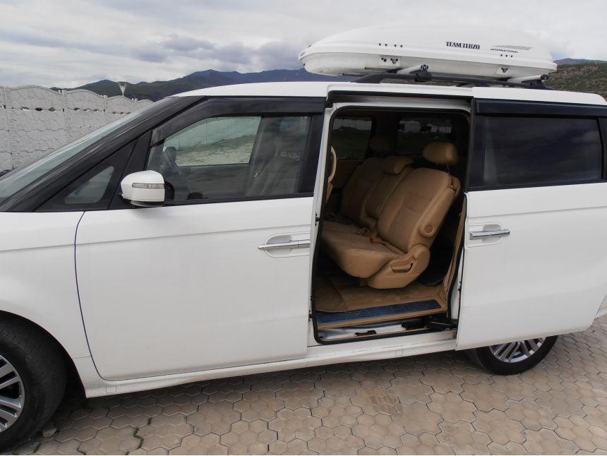 კომფორტული მინივენი დაკვეთით