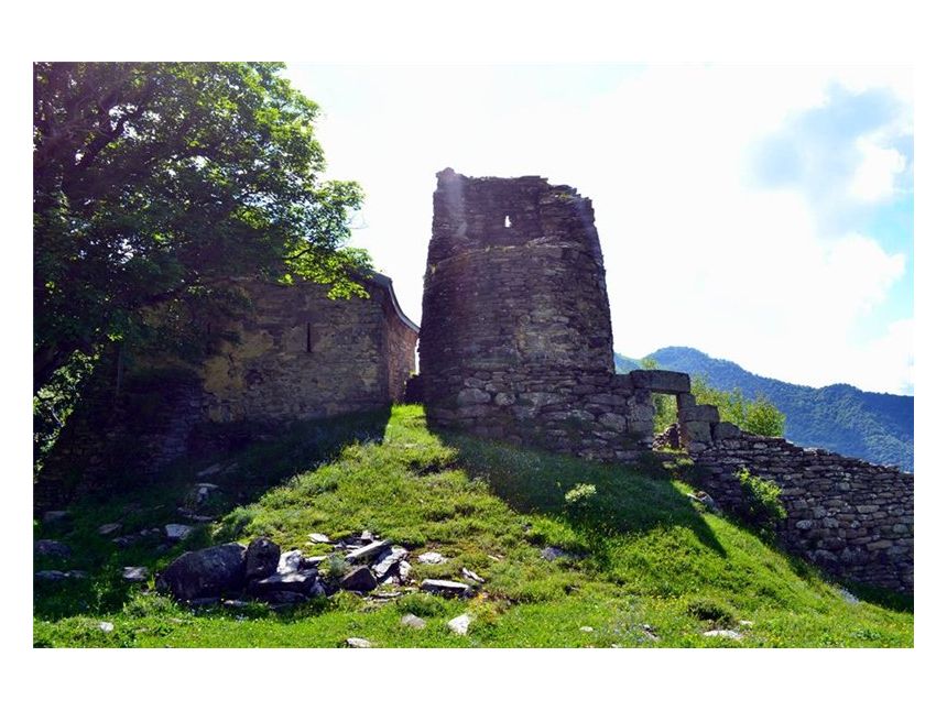 აპრილი ტური კოშკოვან ხადას ხეობაში