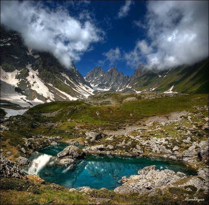 აბუდელაურის ფერადი ტბები