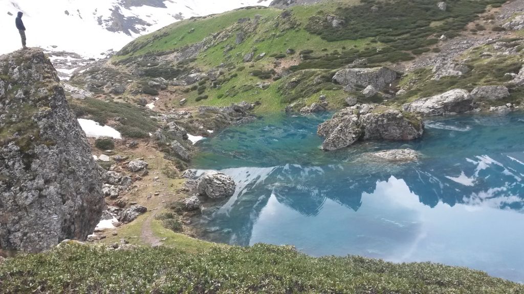 აბუდელაურის ფერადი ტბები