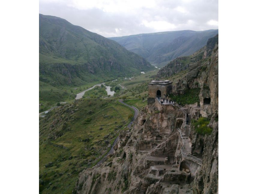 მაისი, ვარძია, ვანის ქვაბები, ფარავანის ტბა