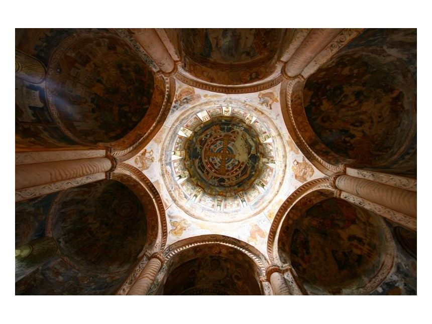 გაატარეთ  დღე რაჭაში <