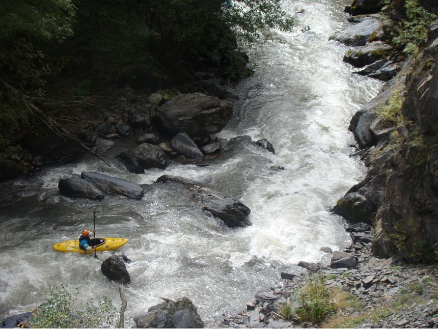 ტურები საქართველოში ნებისმიერი მიმართულებით. მინივენებით, ჯიპებით, ავტომობილებით.