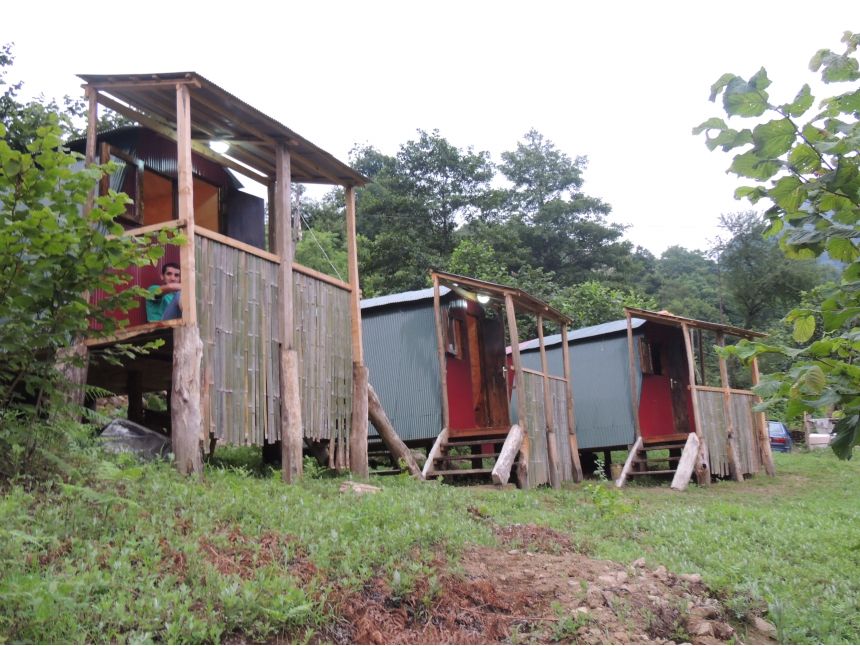 კოტეჯები მტირალაზე