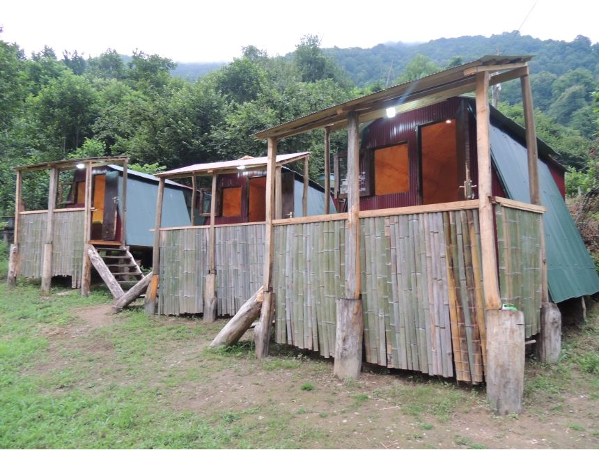 კოტეჯები მტირალაზე