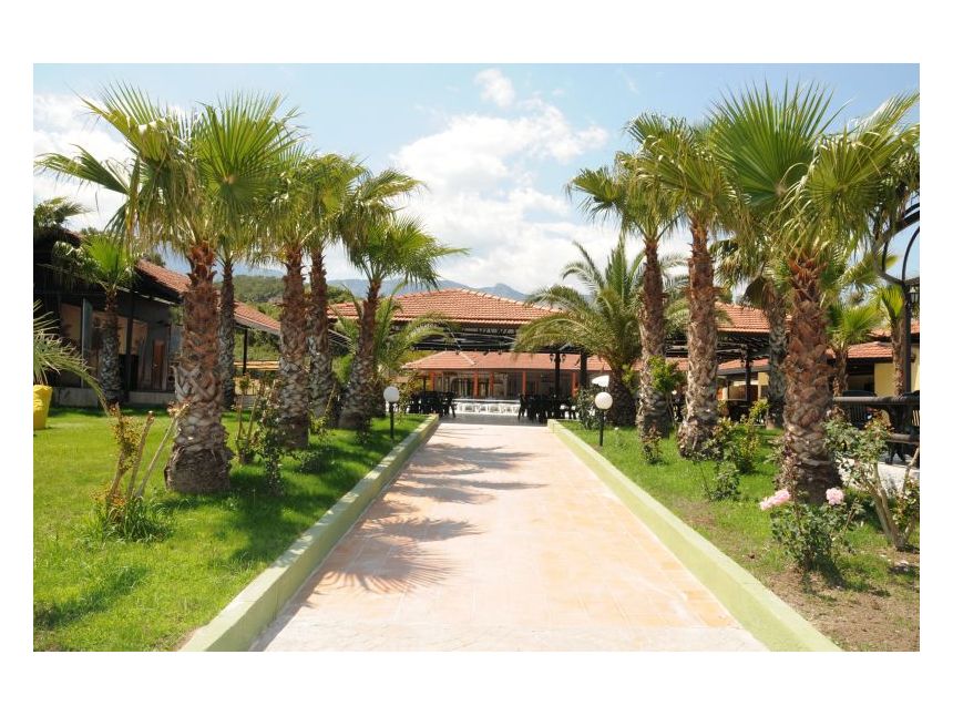 Haldun's Beach Club *    $   დღე