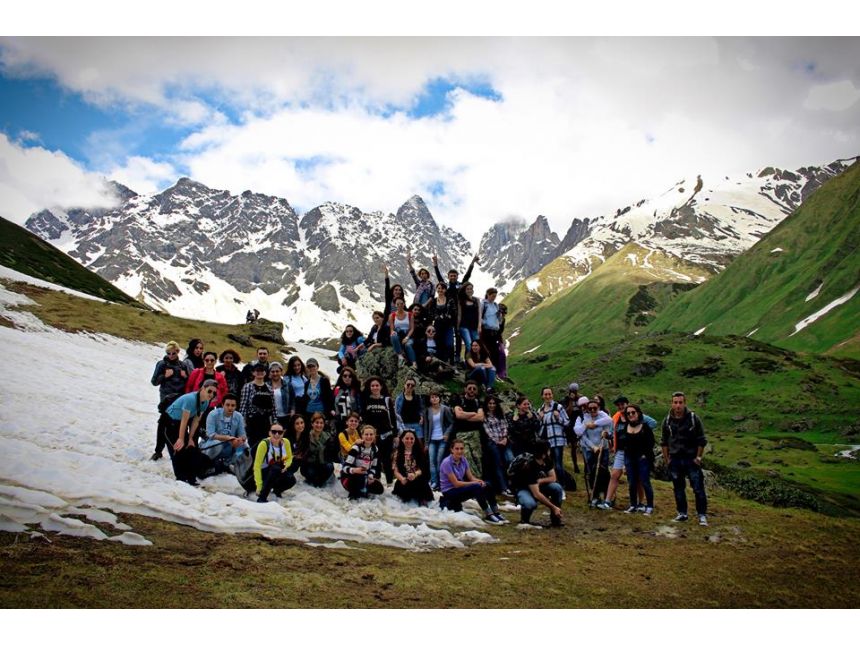 აბუდელაურის ფერადი ტბები: - ( აგვისტო. კვირა )