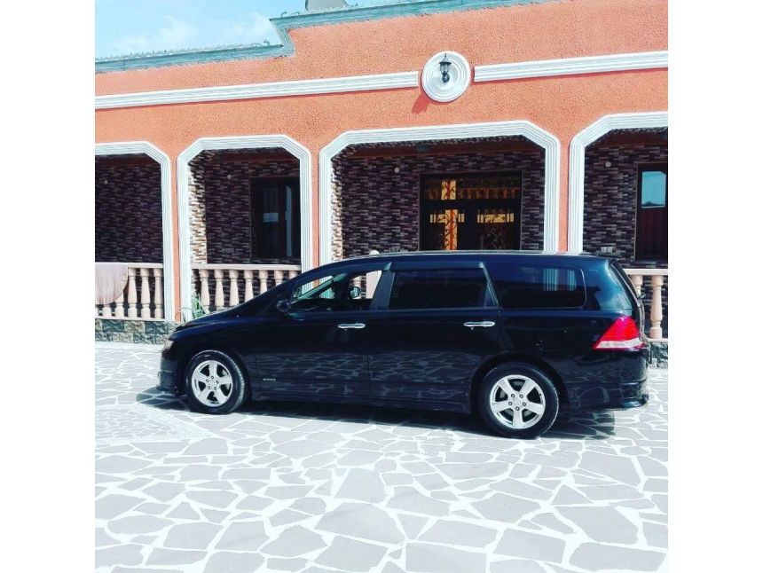 ქირავდება მინივენი