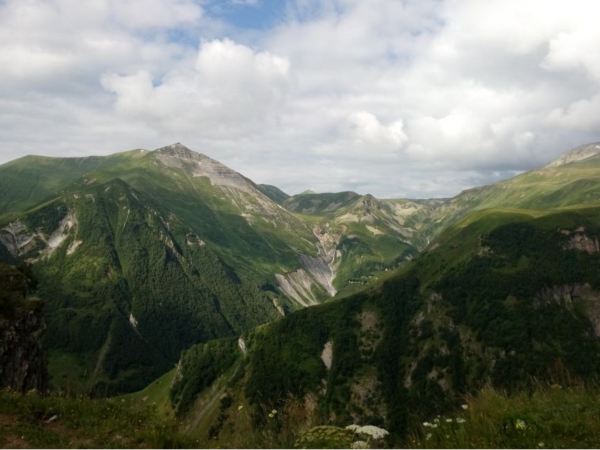 თბილისი - ჟინვალის წყალსაცავი - ანანურის კომპლექსი - ყაზბეგი - გერგეთის სამება - დარიალის ხეობა - თბილისი