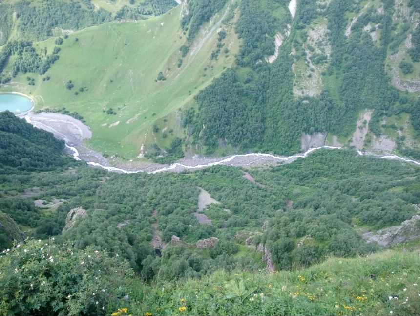თბილისი - ჟინვალის წყალსაცავი - ანანურის კომპლექსი - ყაზბეგი - გერგეთის სამება - დარიალის ხეობა - თბილისი
