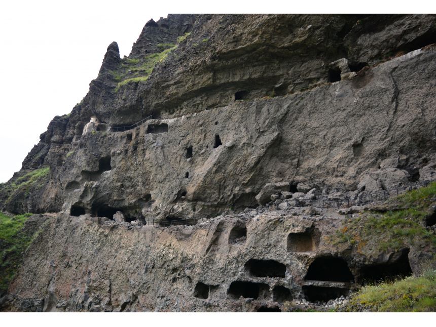 აგვისტო, ვარძია, ვანის ქვაბები, ფარავანის ტბა