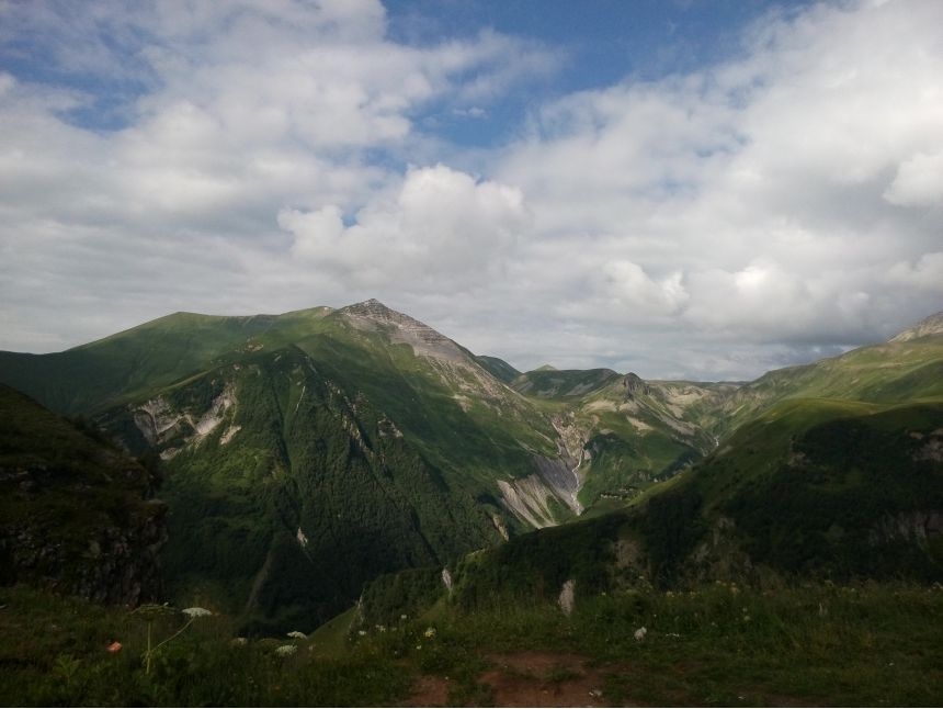 თბილისი - ანანური - ყაზბეგი - დარიალის ხეობა - თბილისი;
