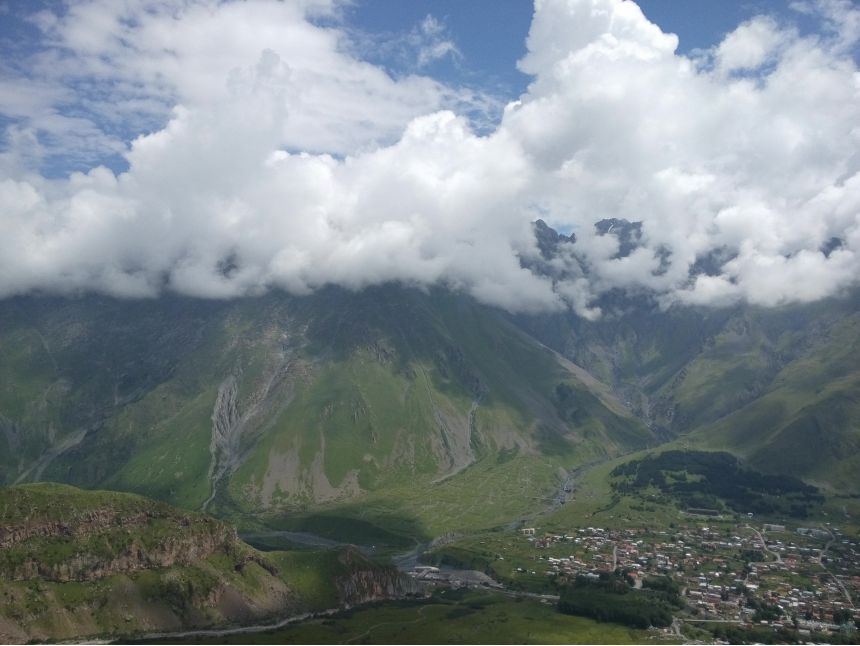 თბილისი - ანანური - ყაზბეგი - დარიალის ხეობა - თბილისი;
