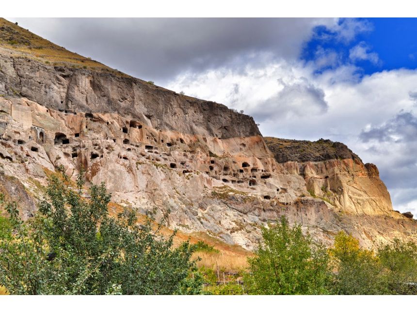დღიანი ტური რაბათი-ვარძია-ბორჯომი