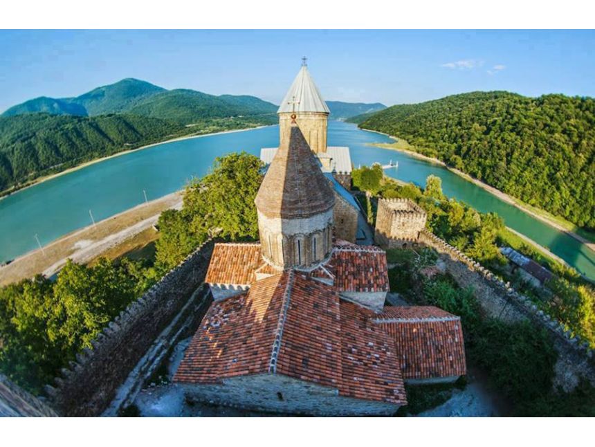 შეხვდი მარიამობას გერგეთზე