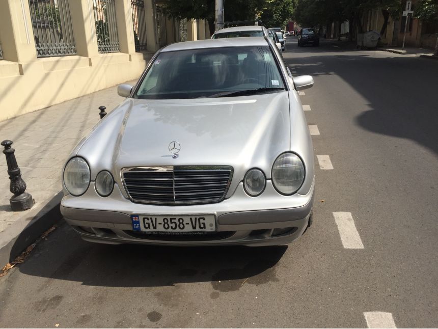 ქირავდება მერსედესი დღიურად 