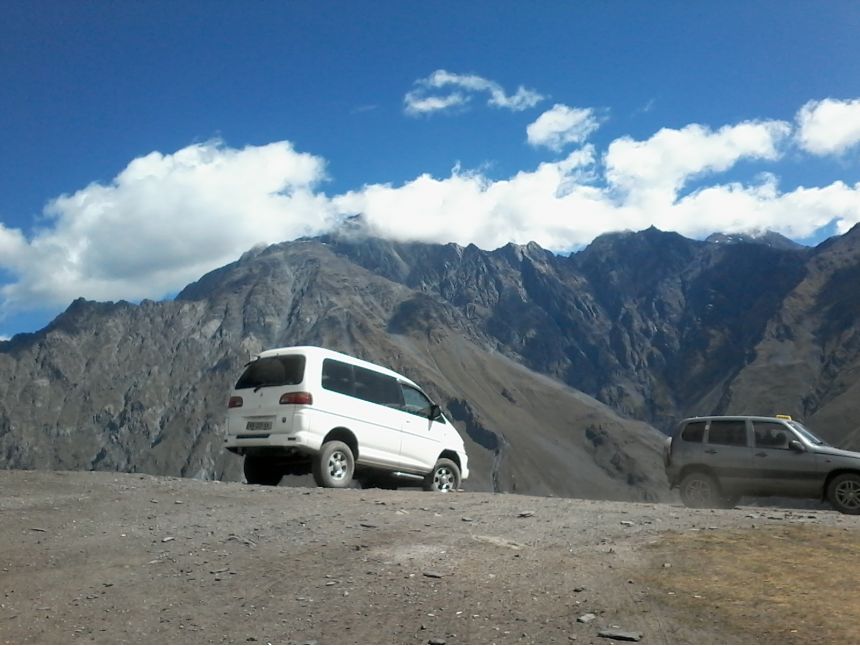ყაზბეგი+ გერგეთი გამოცდილი მძღოლით, სურვილისამებრ გიდი. მსურველებმა დაგვიკავშირდით