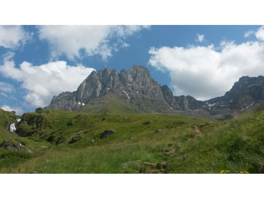 ერთდღიანი ჯიპ-ტური ჯუთაში ,, --''