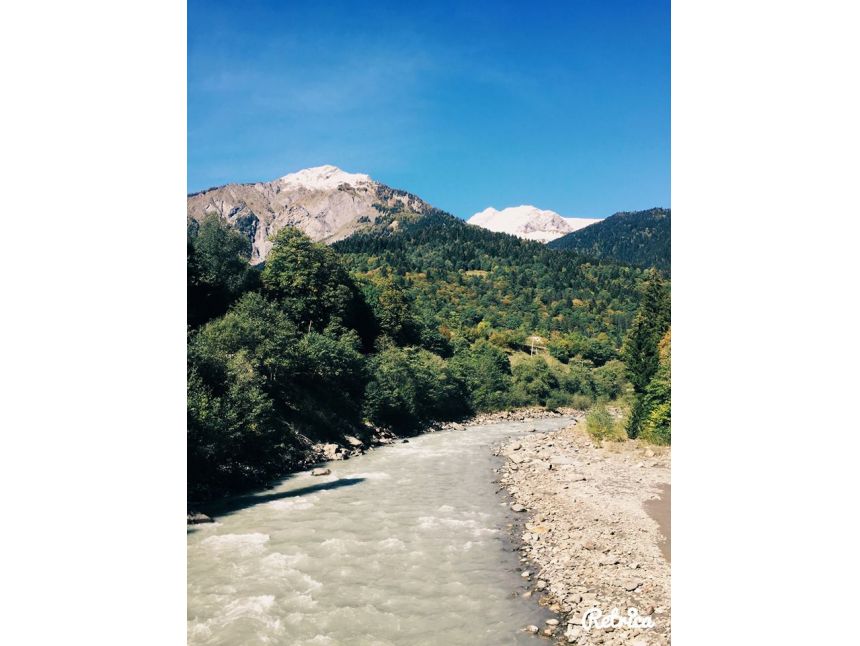 დღიანი ტური შემოდგომის რაჭაში ( მრავალძალი-ღები-შოვი)