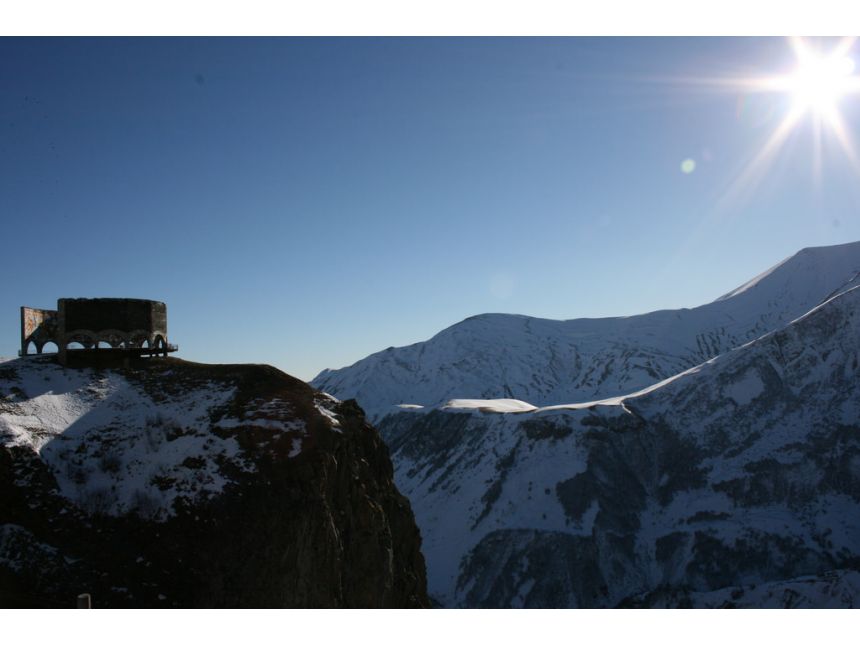 ნოემბერი გერგეთის სამება დარჩა ადგილი