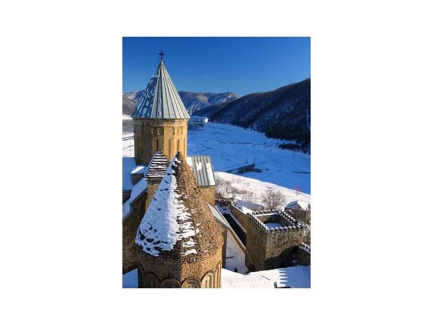 ნოემბერი გერგეთის სამება დარჩა ადგილი