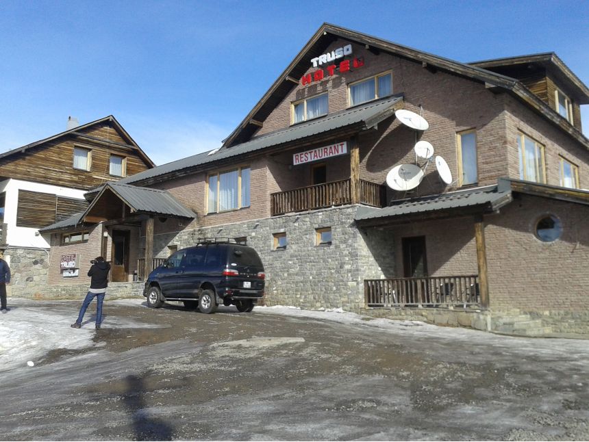 მოგზაურობა საქართველოს ყველა კუთხეში ყველგანმავალი მინივენებით X