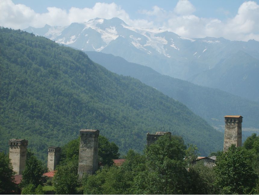 მოგზაურობა საქართველოს ყველა კუთხეში ყველგანმავალი მინივენებით
