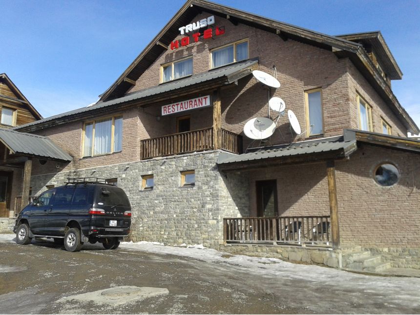 მოგზაურობა საქართველოს ყველა კუთხეში ყველგანმავალი მინივენებით