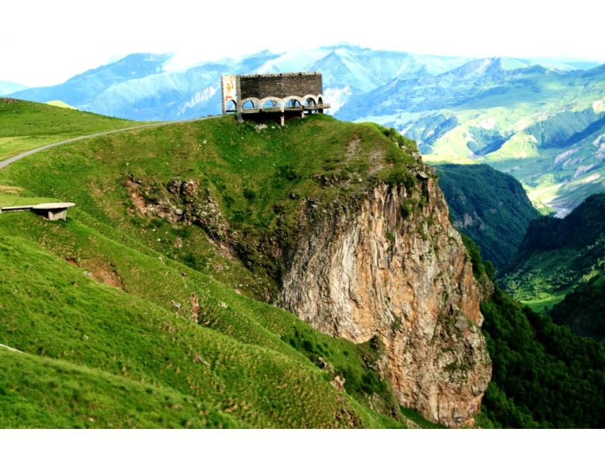 დღიანი ტური ყაზბეგში