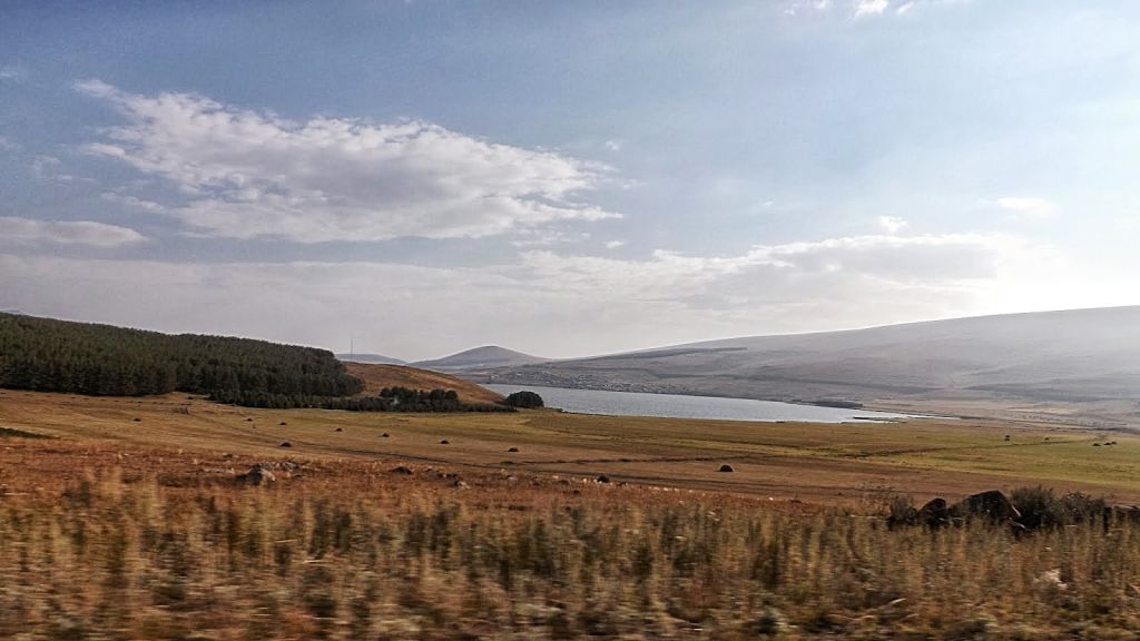 თებერვალს - ფარავნის ტბა, საღამოს ტბა ,თმოგვის ციხე ,ვანის ქვაბები