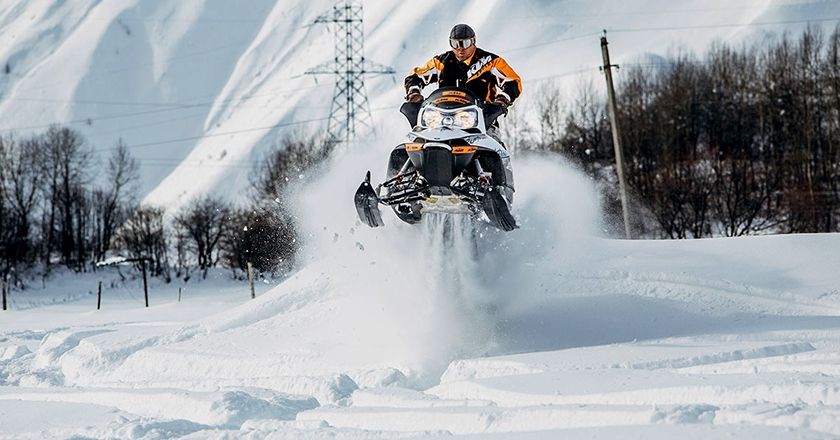 დღე ბაკურიანში. სასტუმროში განთავსება, თხილამურები უფასოდ, სამჯერადი კვება ტრანსპორტირება.