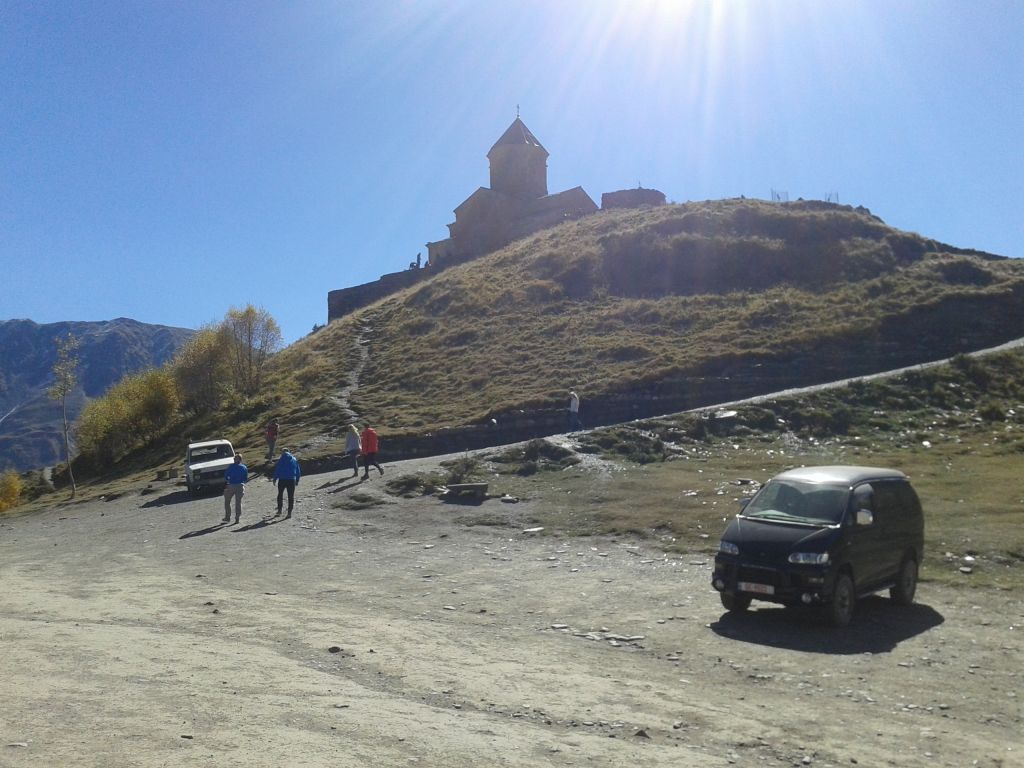 მოგზაურობა საქართველოს ყველა კუთხეში მაღალი გამავლობის მინივენებით