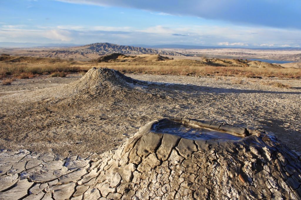 ვაშლოვანი: ტახტი თეფას და ქილა კუპრას ტალახის ვულკანები