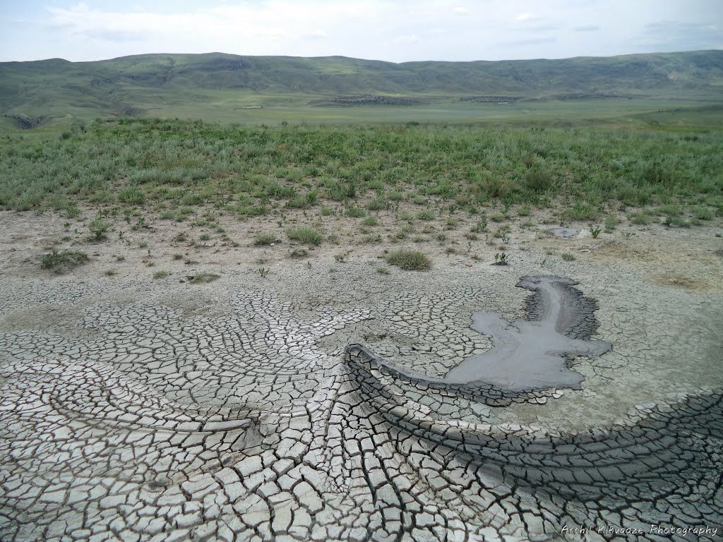 ვაშლოვანი: ტახტი თეფას და ქილა კუპრას ტალახის ვულკანები