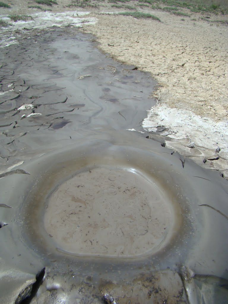 ვაშლოვანი: ტახტი თეფას და ქილა კუპრას ტალახის ვულკანები