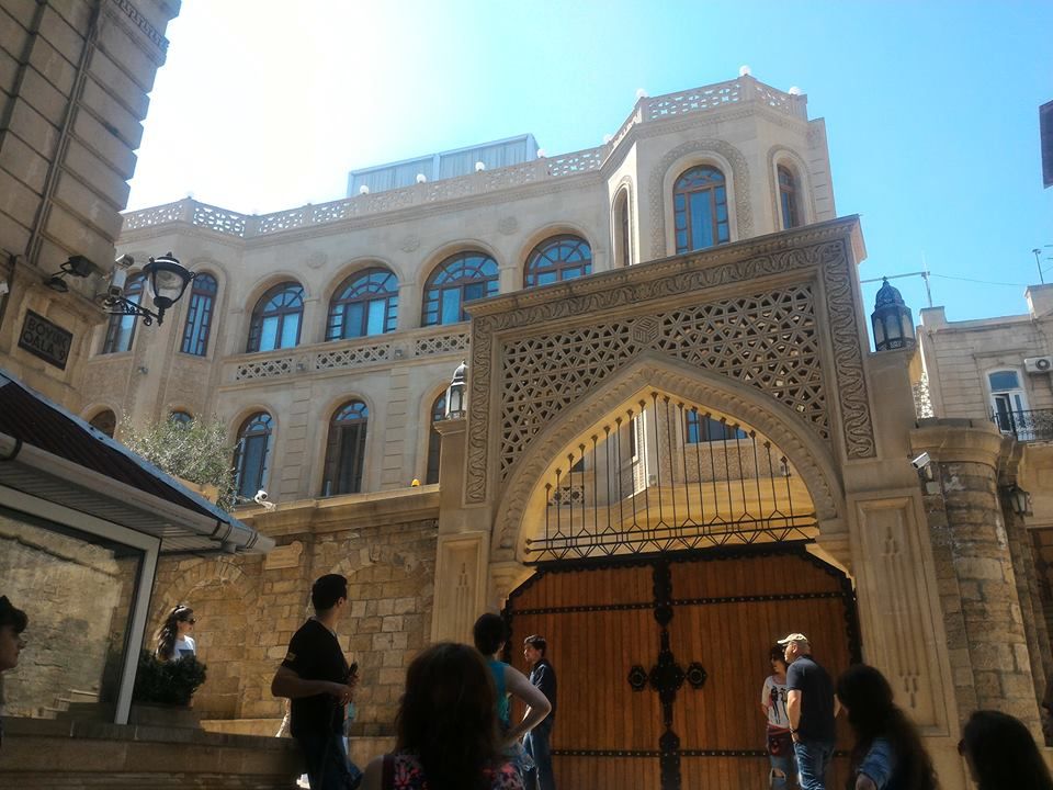 ,, აპრილი. გთავაზობთ! სამ დღიან ტურს ბაქოში