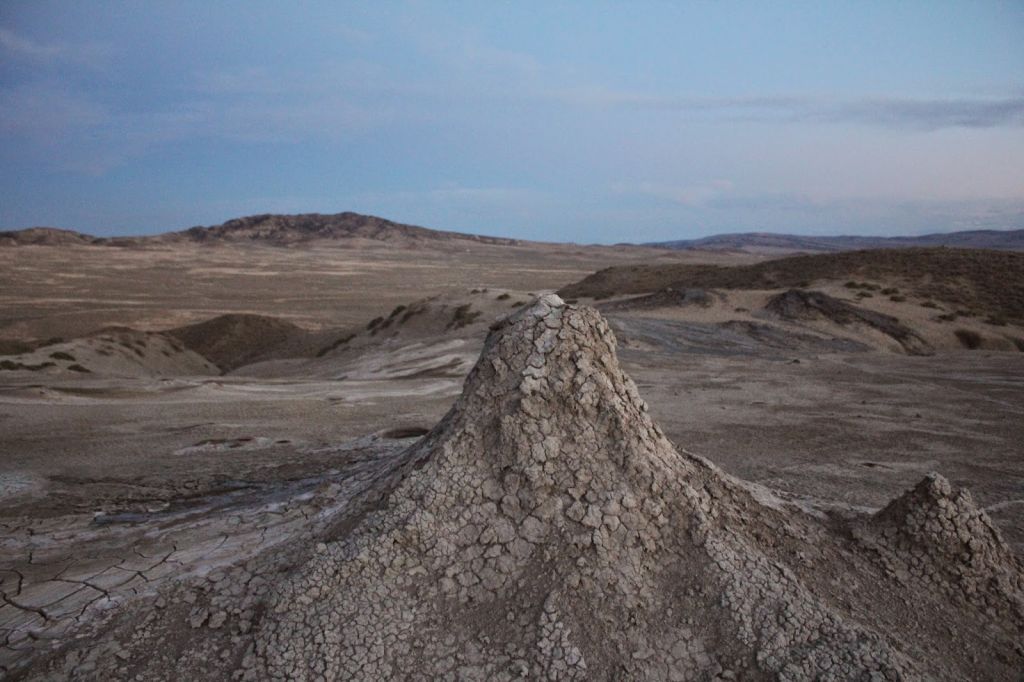 ვაშლოვანი: ტახტი თეფას და ქილა კუპრას ტალახის ვულკანები